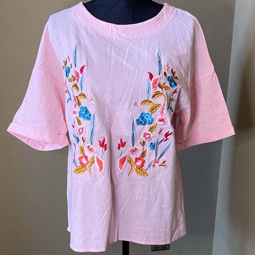 Zanzea collection women’s top with embroidered flowers.  NWT.  SIZE M